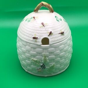 Belleek basket weave honey pot with a lid, featuring bees and flowers, good cond